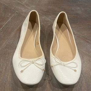 White flats with bow size 9 1/2
